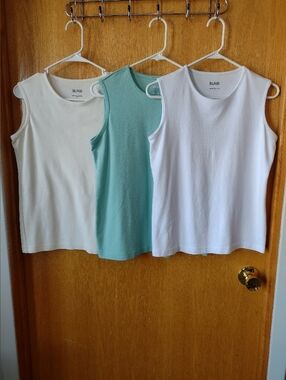 Blair Missy Sleeveless Crew Neck Perfect Tanks Size S/M